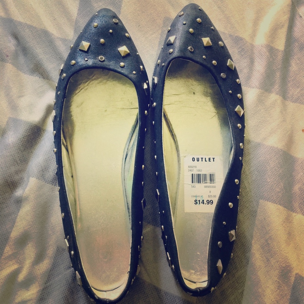 Wanted blacks bejeweled flats.